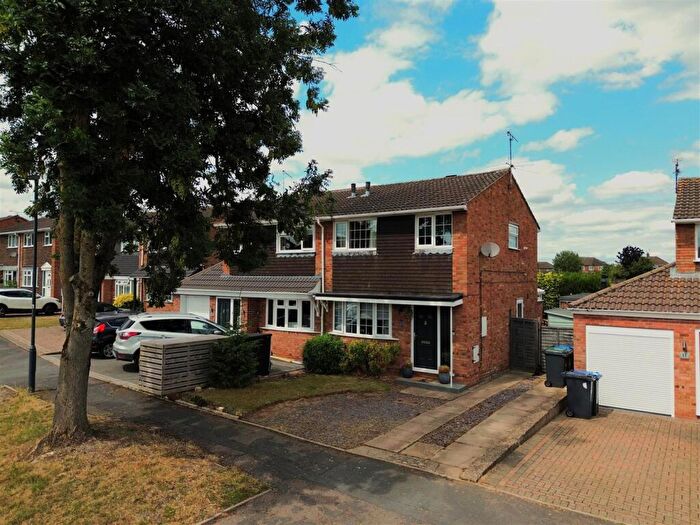 3 Bedroom Semi-Detached House For Sale In Woodward Close, Whitnash, CV31