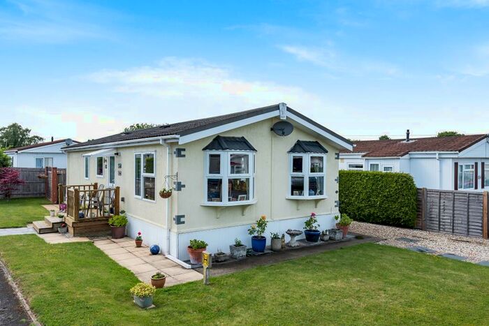 2 Bedroom Park Home For Sale In Crookham Common, Berkshire, RG19