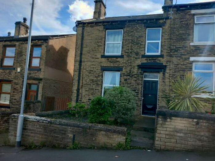 3 Bedroom End Of Terrace House To Rent In Lillands Lane, Brighouse, HD6