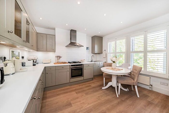 2 Bedroom Flat For Sale In Longley Road, London, SW17