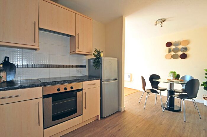 2 Bedroom Flat To Rent In Bed Apartment – Bishops Corner, Hulme, Manchester, M15