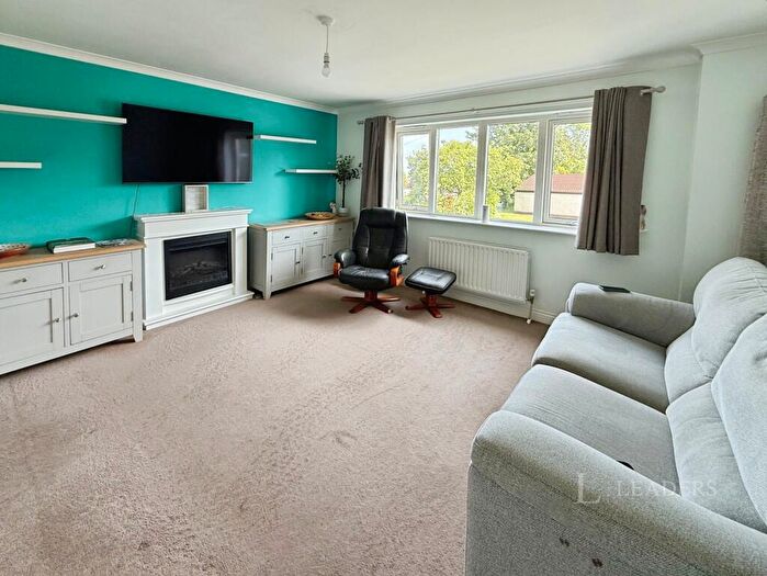 2 Bedroom Flat To Rent In Mosbach Place, Lymington, Hampshire, SO41