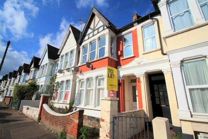2 Bedroom Flat To Rent In Burdett Avenue, Westcliff-On-Sea, SS0