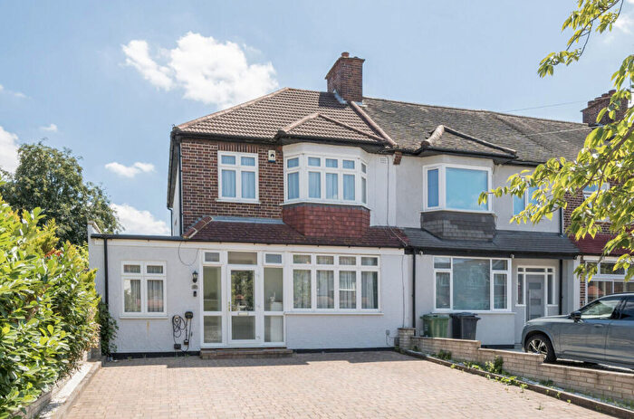 3 Bedroom Semi-Detached House For Sale In Pitfold Road, Lee, London, SE12