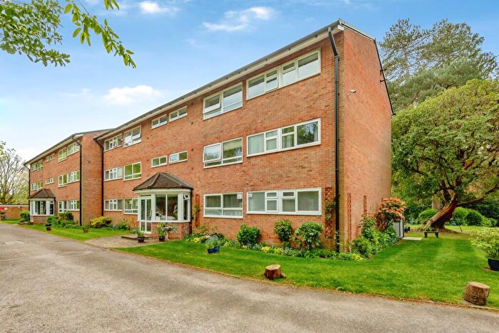 2 Bedroom Apartment For Sale In Wray Common Road, Reigate, RH2