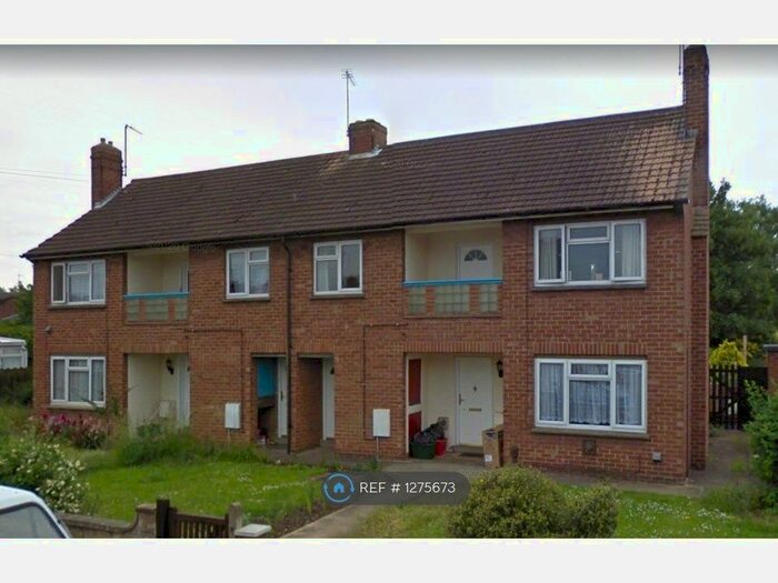 2 Bedroom Flat To Rent In Covallen Court, Rushden NN10