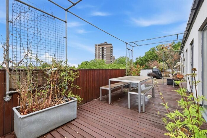 3 Bedroom Apartment For Sale In Hackney Road, Shoreditch, E2 - Photo 2