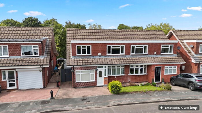 4 Bedroom Semi Detached House For Sale In Tollgate Close, Birmingham, B31