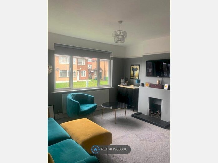 2 Bedroom Maisonette To Rent In Mount Court, West Wickham, BR4