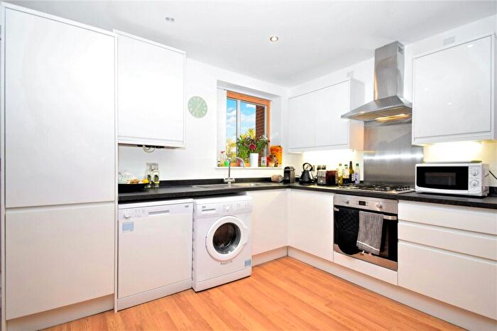 2 Bedroom Apartment For Sale In Pembroke Road, Newbury, RG14