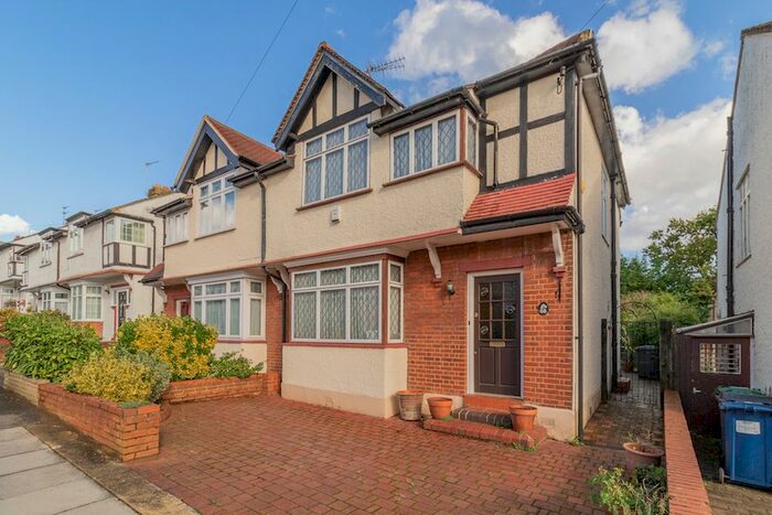 3 Bedroom Semi-Detached House To Rent In Cedar Lawn Avenue, Barnet EN5