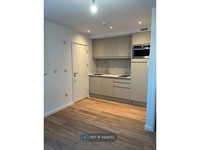 Studio To Rent In High Road, Romford, RM6