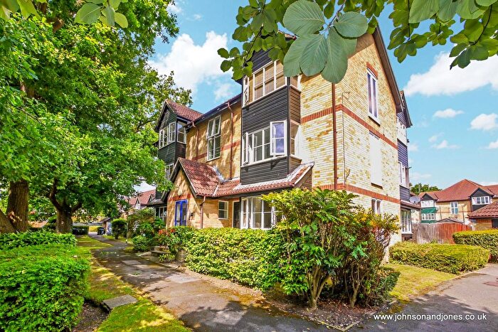 Studio To Rent In Williams Close, Addlestone, KT15