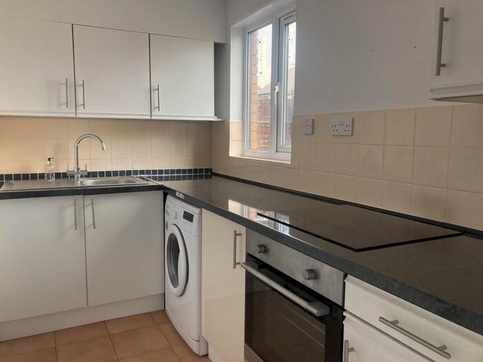 Studio To Rent In Heather Close, Carterton, OX18