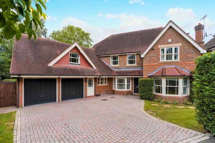 4 Bedroom Detached House To Rent In Sandringham Park, Cobham, Surrey KT11