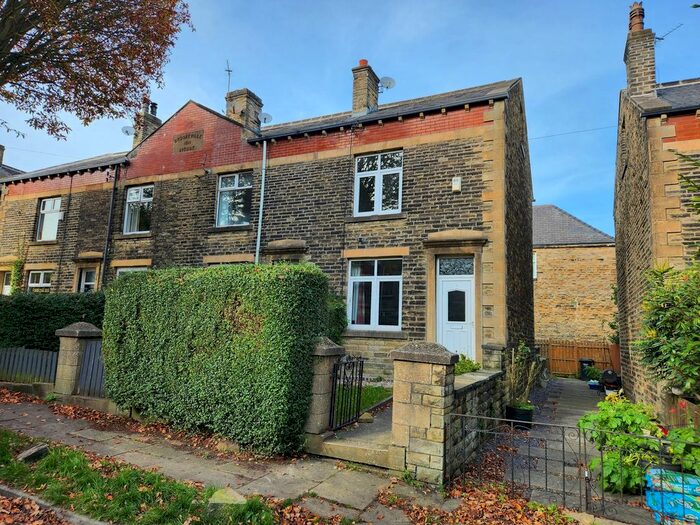 3 Bedroom End Of Terrace House To Rent In Brookeville Avenue, Halifax, HX3