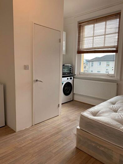 Studio To Rent In Croydon, CR0