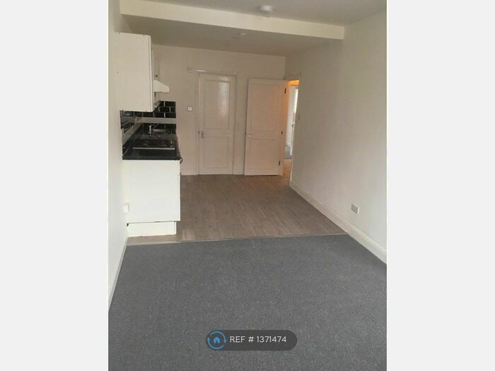 1 Bedroom Flat To Rent In London, London, SW19