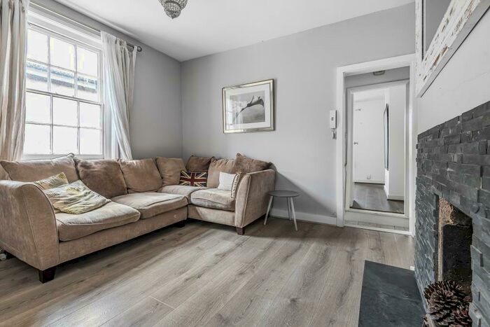 2 Bedroom Apartment To Rent In Surbiton, Surrey, KT6