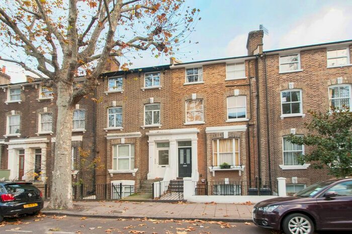 2 Bedroom Flat To Rent In Loftus Road, Shepherd's Bush, London, W12
