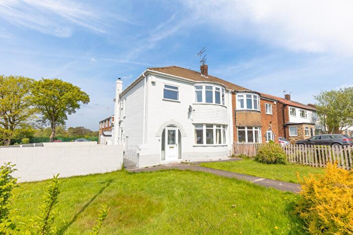 3 Bedroom Semi-Detached House To Rent In Primley Park View, Alwoodley, Leeds, LS17