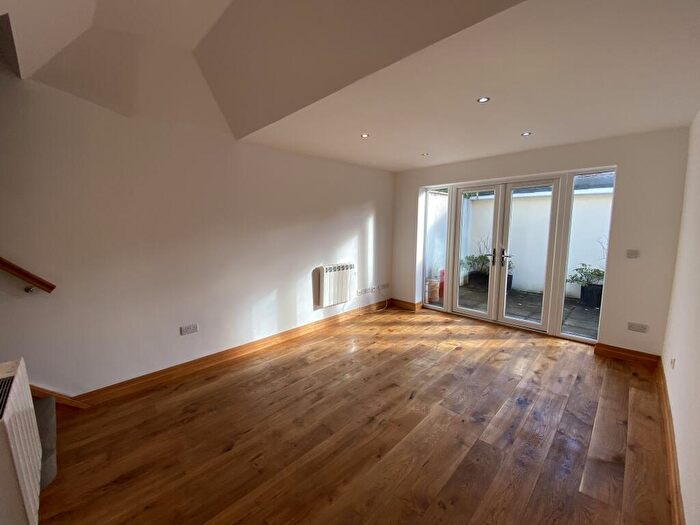 2 Bedroom Maisonette To Rent In Charminster Road, Bournemouth, Dorset, BH8