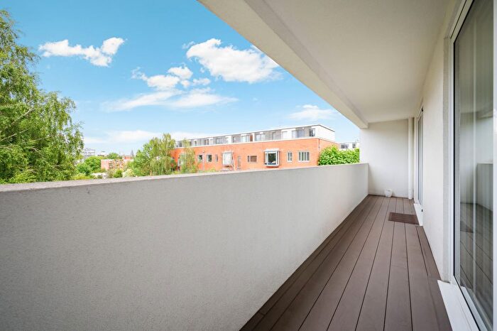 2 Bedroom Garage / Parking To Rent In Carlton Drive, Putney, SW15