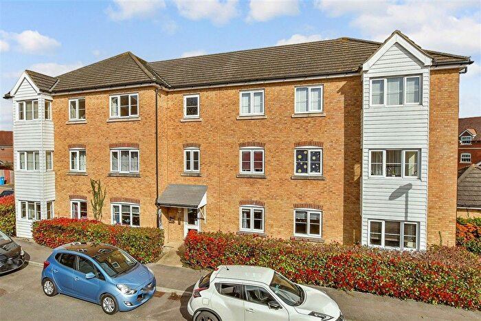 2 Bedroom Flat For Sale In Easton Drive, Sittingbourne, Kent, ME10