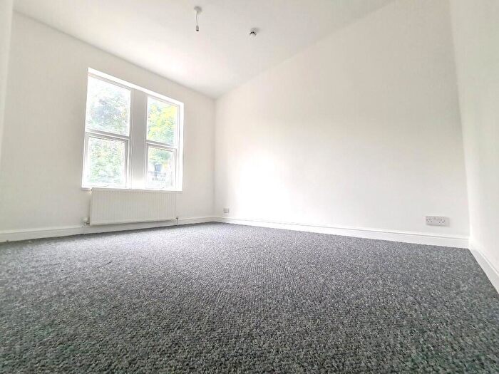 3 Bedroom Semi Detached House To Rent In Chesterfield, S41