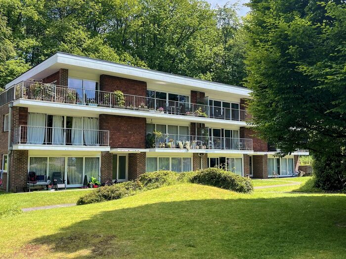 2 Bedroom Flat To Rent In Brisbane House, Midhurst, GU29