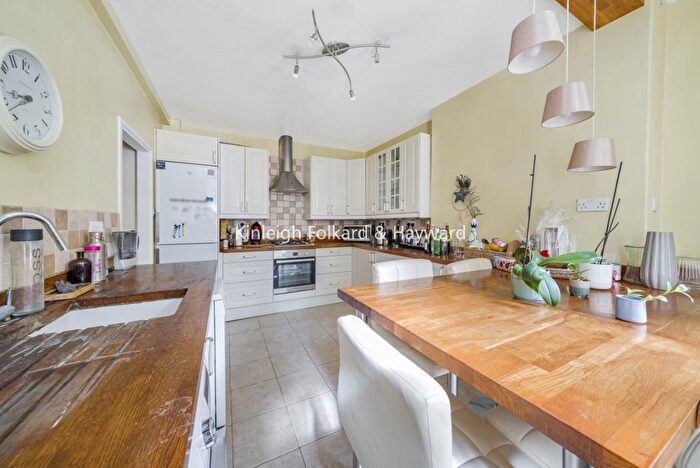 2 Bedroom Flat To Rent In Swan Road, Surrey Quays, London, SE16