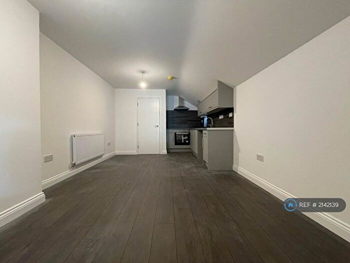 2 Bedroom Flat To Rent In High Road, London, N22
