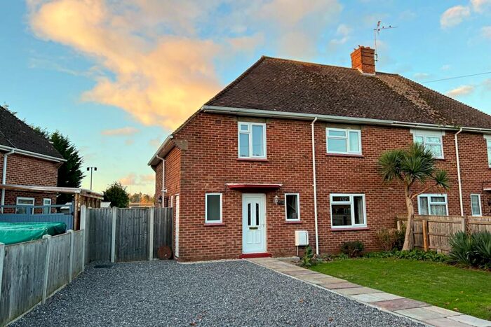 4 Bedroom Semi-Detached House To Rent In Wimborne, BH21