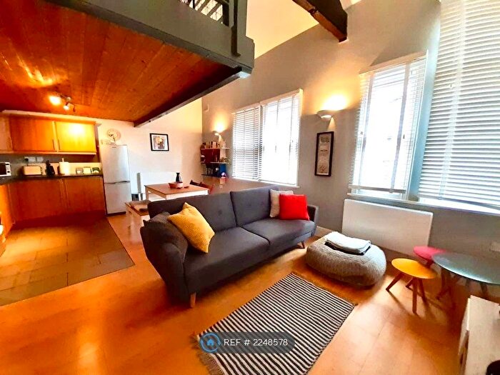 1 Bedroom Flat To Rent In Hamilton House, Leeds, LS2