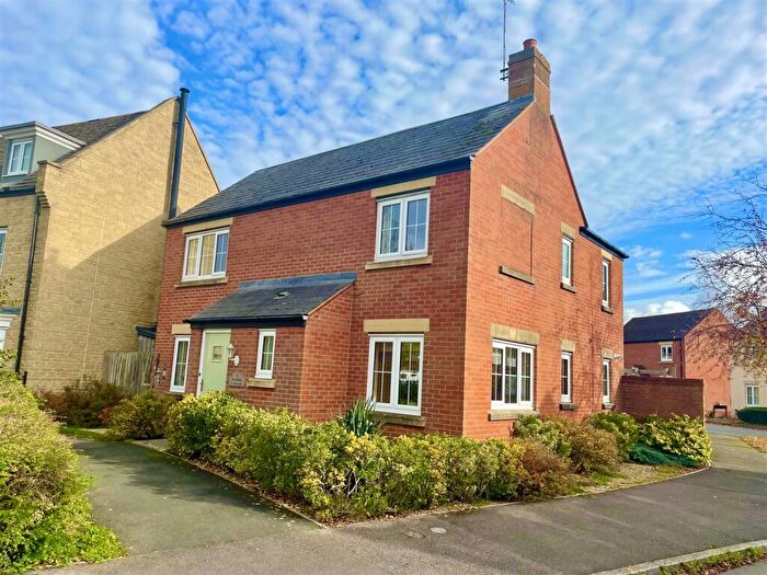 4 Bedroom Detached House For Sale In Stardust Crescent, Swindon, SN25