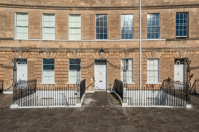 3 Bedroom Apartment To Rent In Lansdown Crescent, Bath, BA1