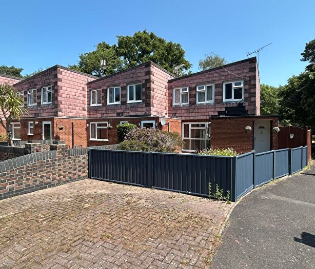 3 Bedroom End Of Terrace House For Sale In Falconer Court, Holbury, SO45