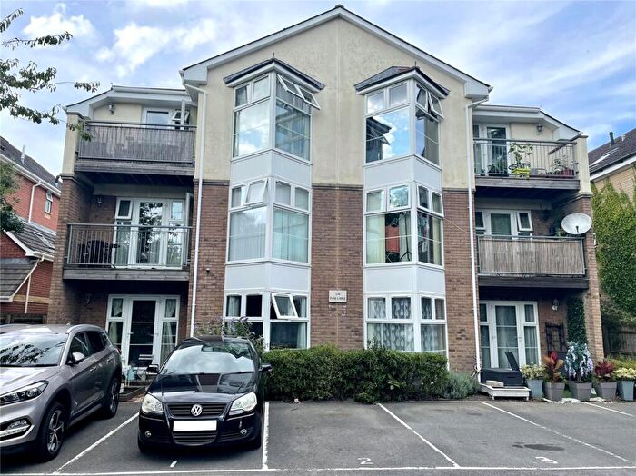 2 Bedroom Apartment For Sale In Richmond Park Road, Bournemouth, Dorset, BH8