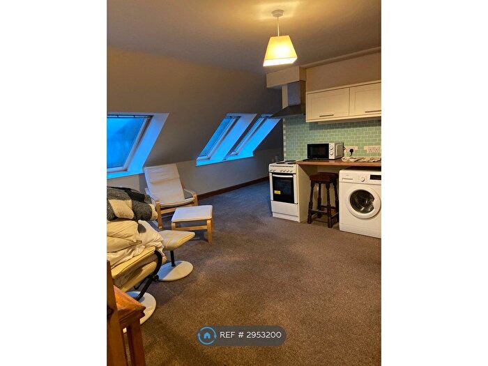 3 Bedroom Flat To Rent In Hogarth Hill, Whitby, YO22
