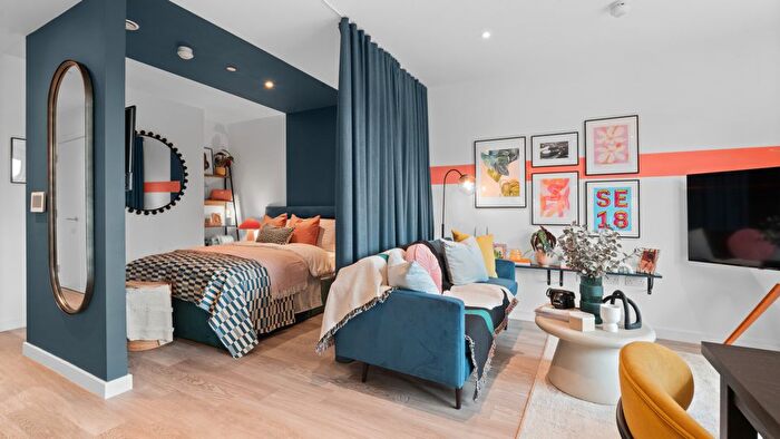Flat For Sale In Plumstead Road, London, SE18