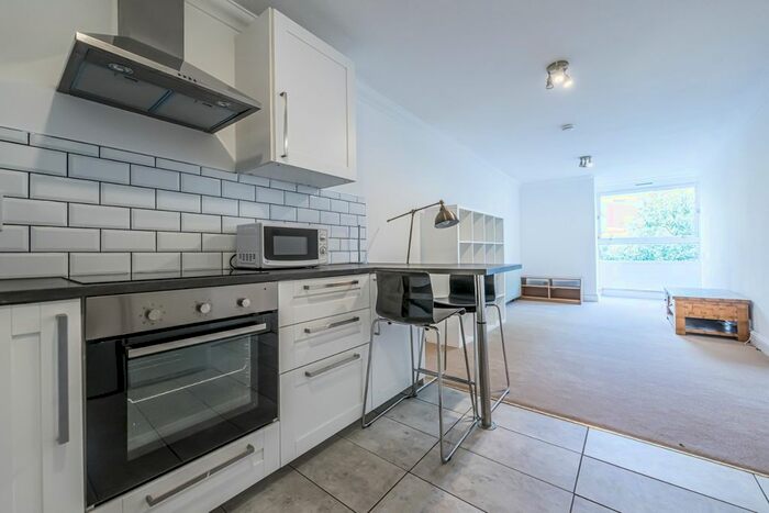 1 Bedroom Flat To Rent In Harrier House, Sullivan Close, Battersea, Clapham Junction, London, SW11