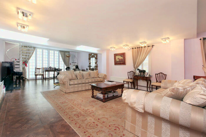 5 Bedroom Terraced House To Rent In Cinnamon Row, Battersea, London, SW11