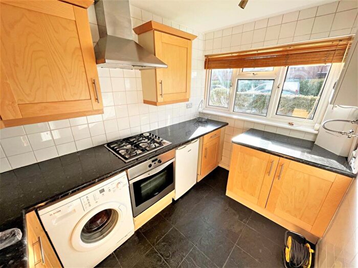 1 Bedroom Flat To Rent In Churchfields, South Woodford, London, E18