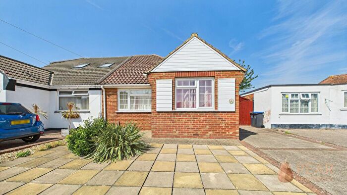 2 Bedroom Semi-Detached Bungalow For Sale In Crabtree Lane, Lancing, BN15