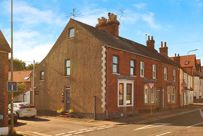 4 Bedroom End Of Terrace House For Sale In Park Street, Thame, OX9