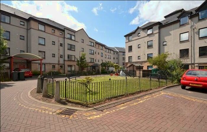 3 Bedroom Flat To Rent In , Hermits Croft, Edinburgh, EH8
