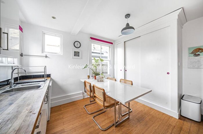 2 Bedroom Flat For Sale In Cheltenham Road, Upper Nunhead, London, SE15