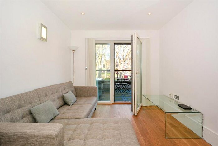 1 Bedroom Flat To Rent In Gabriel House, Islington Green, N1