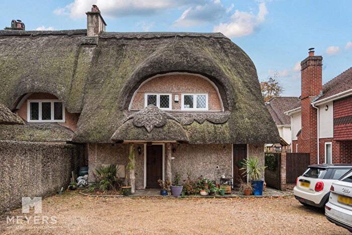 3 Bedroom Cottage For Sale In Moorlands Road, Ferndown, BH22