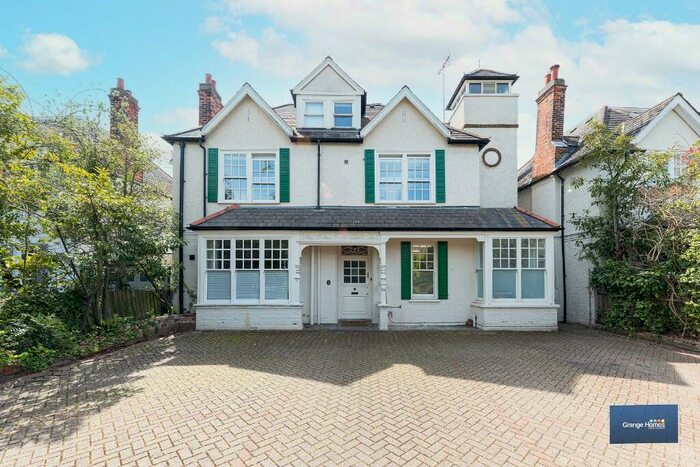 4 Bedroom Apartment To Rent In Queen Annes Place, London, EN1